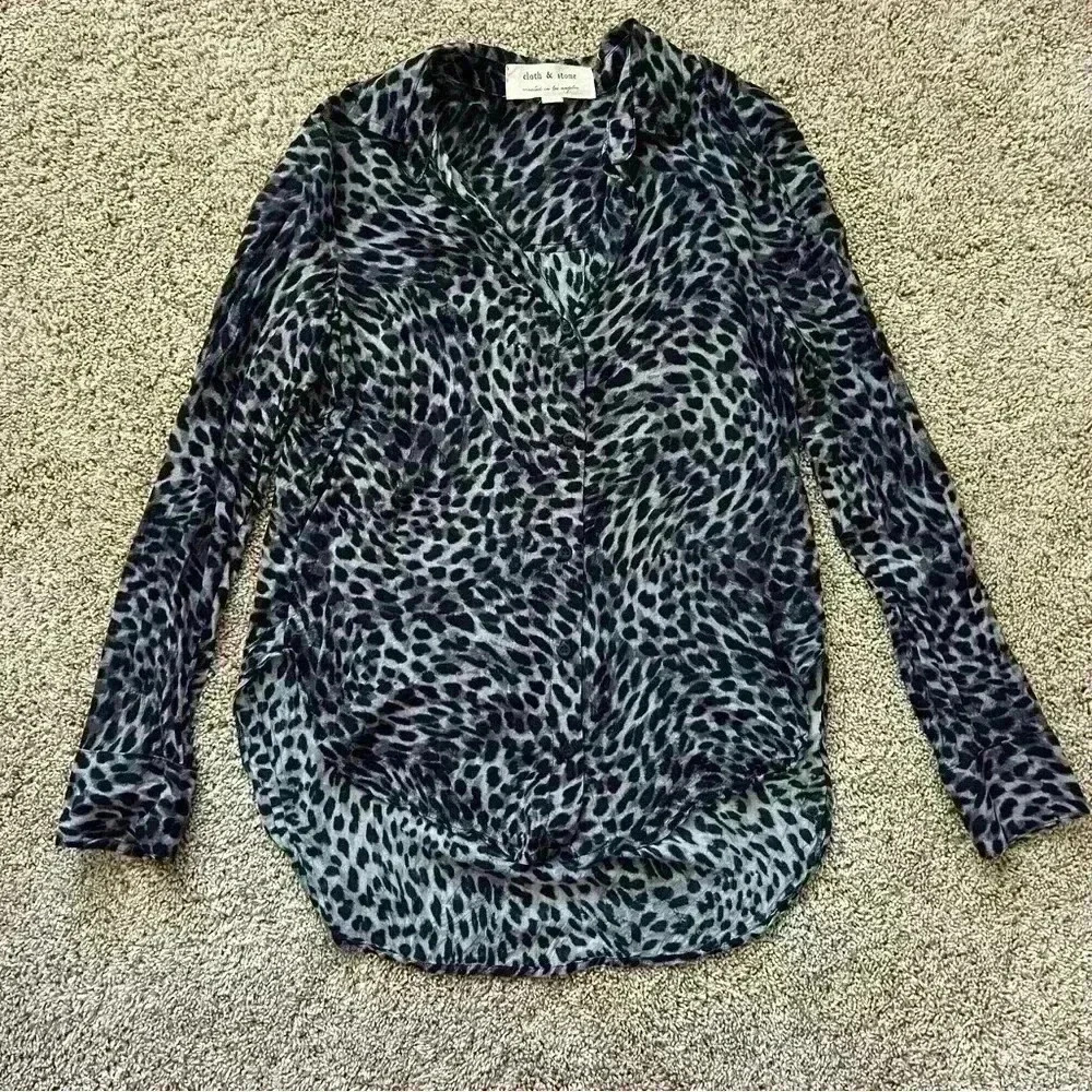 Cloth & Stone Animal Leopard Print Button Down Shirt LS Blouse Size XS